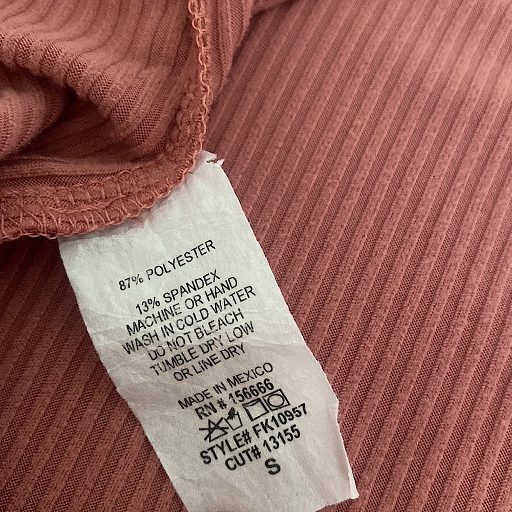 NWOT • Pink Ribbed Open-Front Top With Rhinestone Heart 💕 - Picture 5 of 5